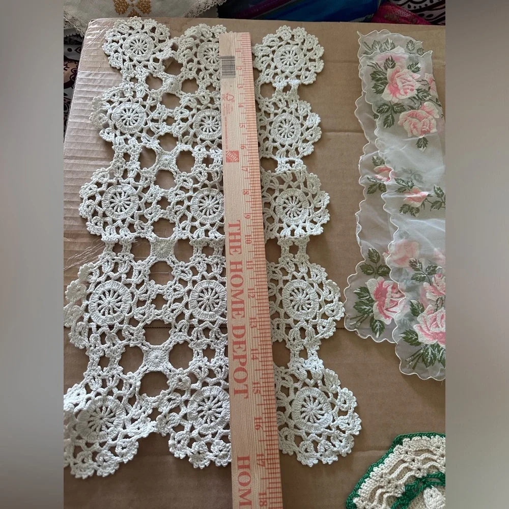 Mismatched Doilies etc Vintage lot of 6